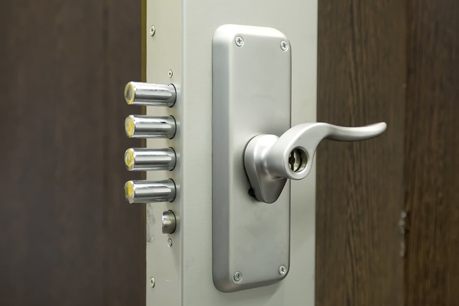 high security lock commercial min - Commercial Locksmiths