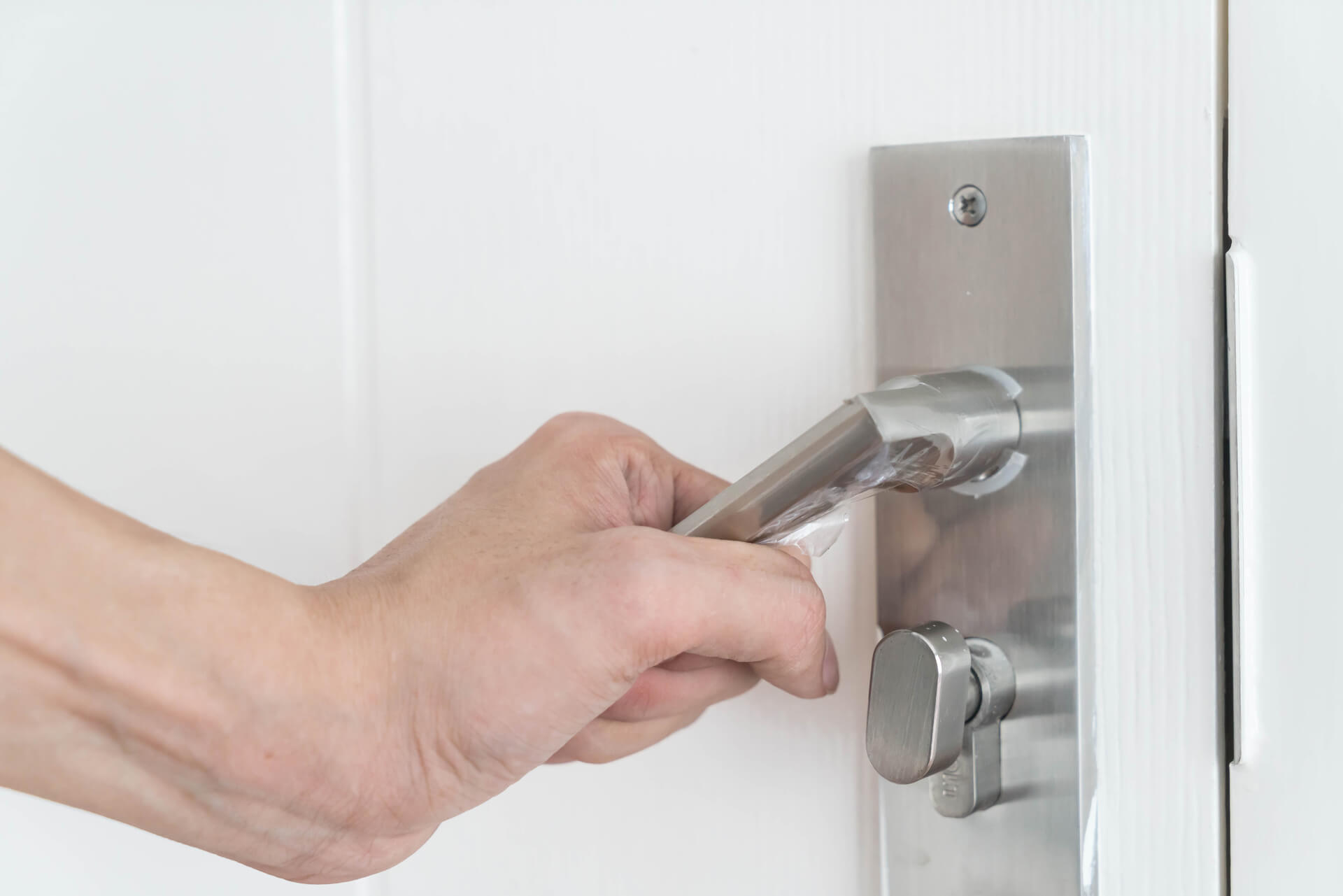 modern door handle - 24/7 Emergency Locksmith Canberra